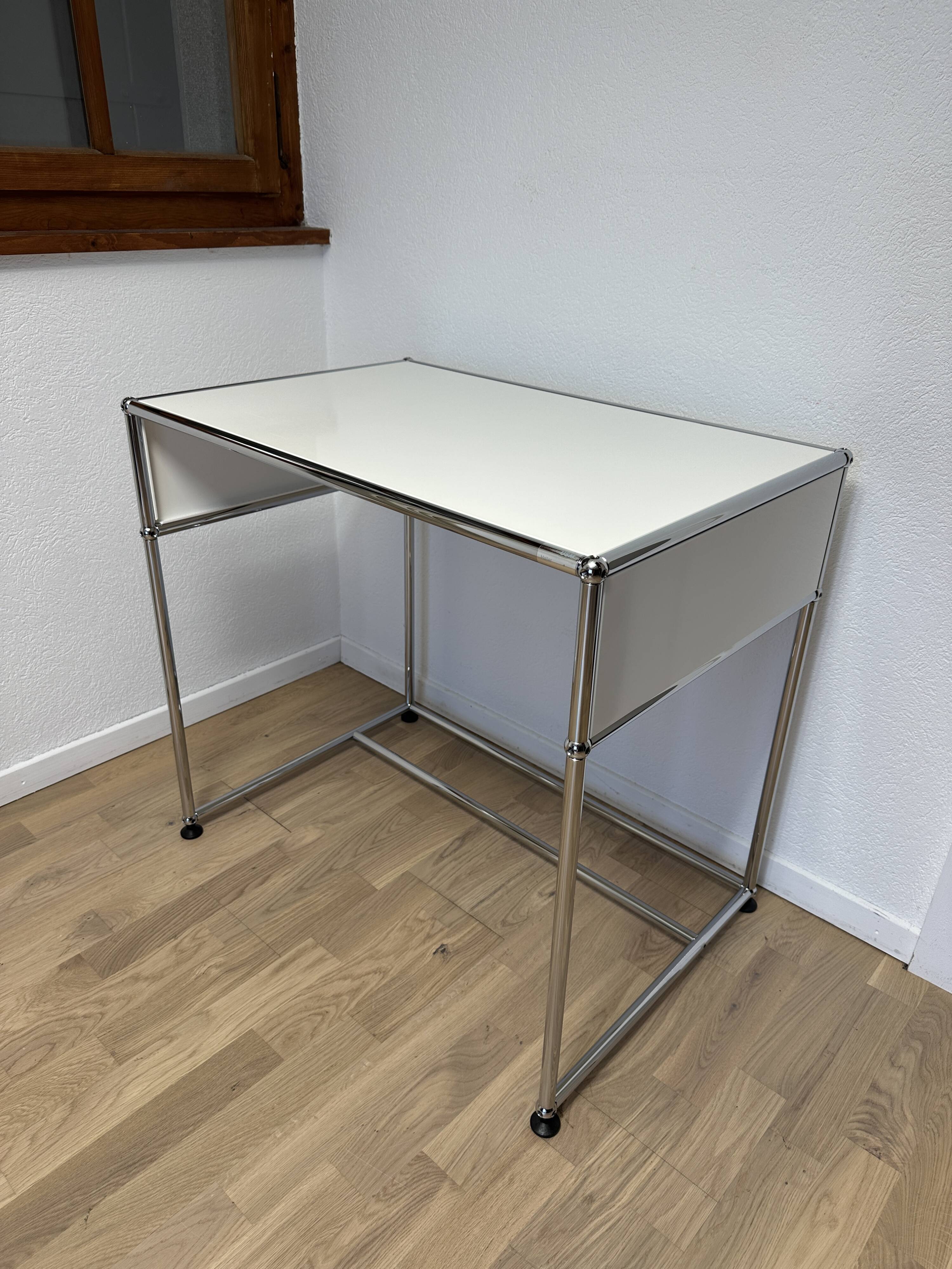 Bureau / Desserte USM Haller en Blanc Pur
