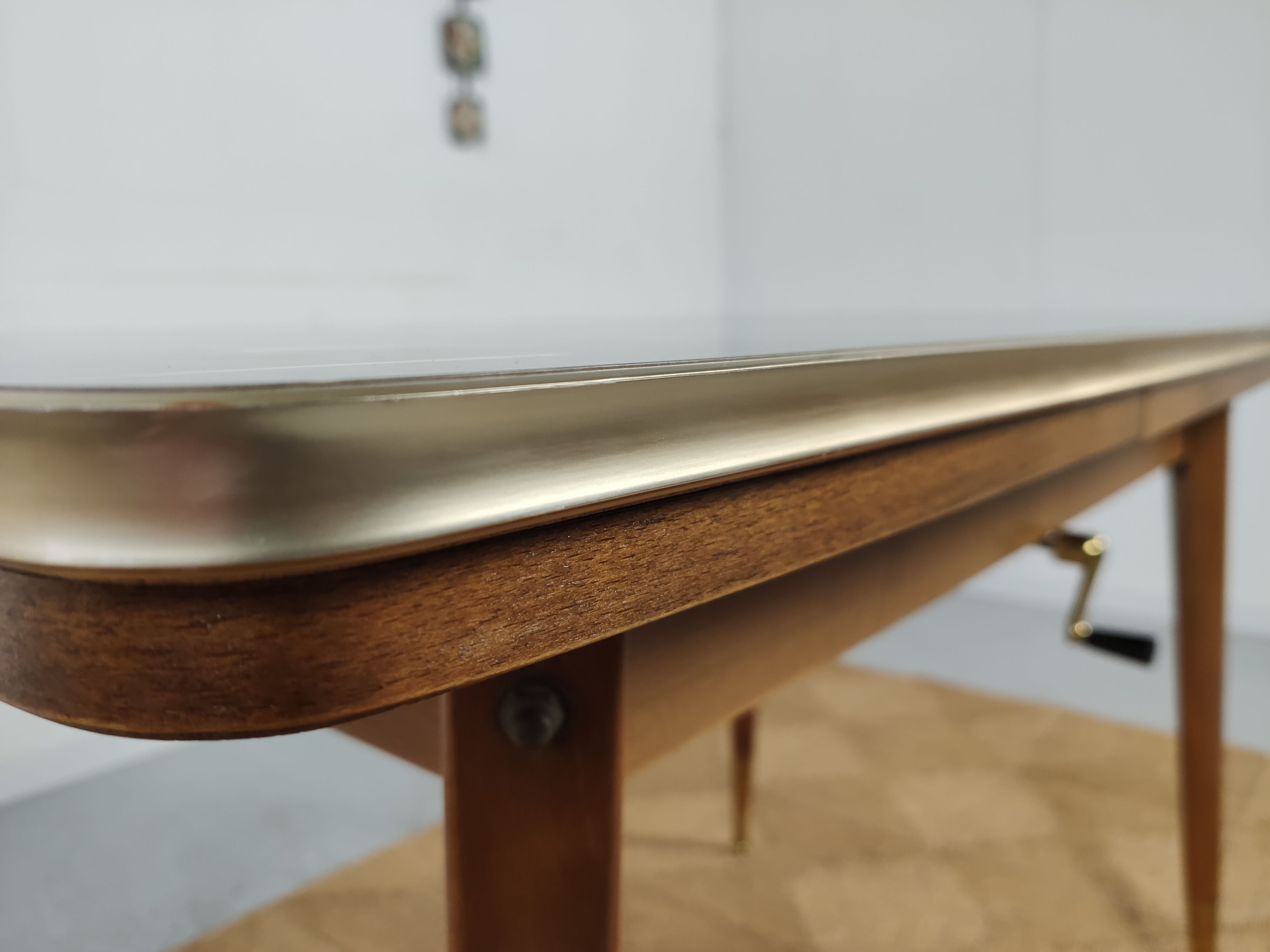 Adjustable vintage table with formica extension cords