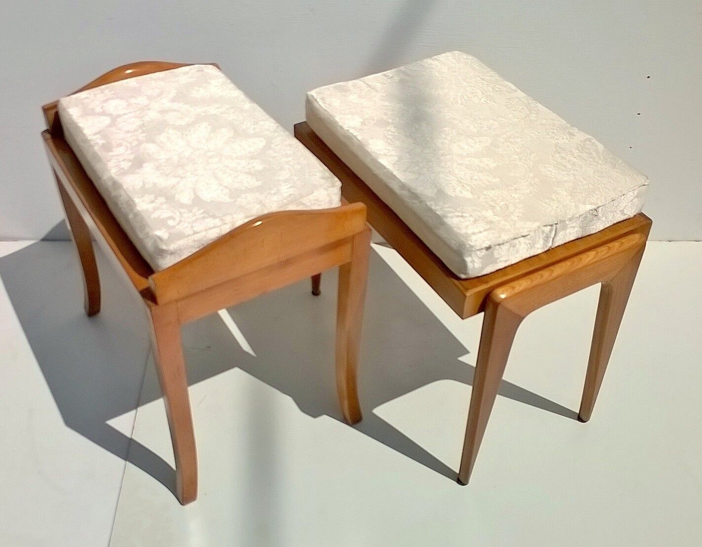 Art Déco beech ottomans made in Italy, orginals from 1940