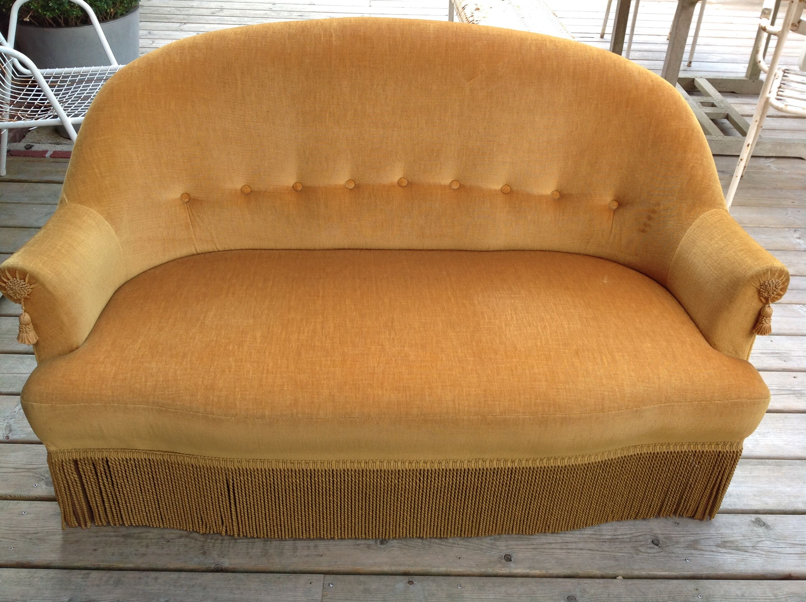 Yellow velvet toad sofa