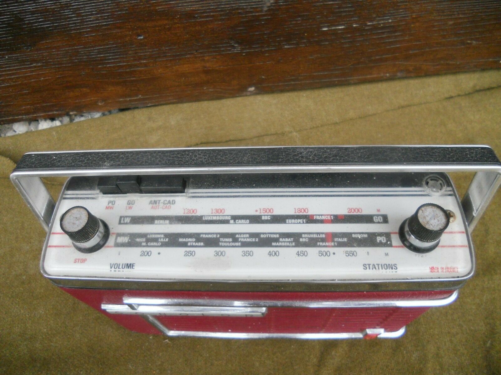Radio sonolor former attic popular art