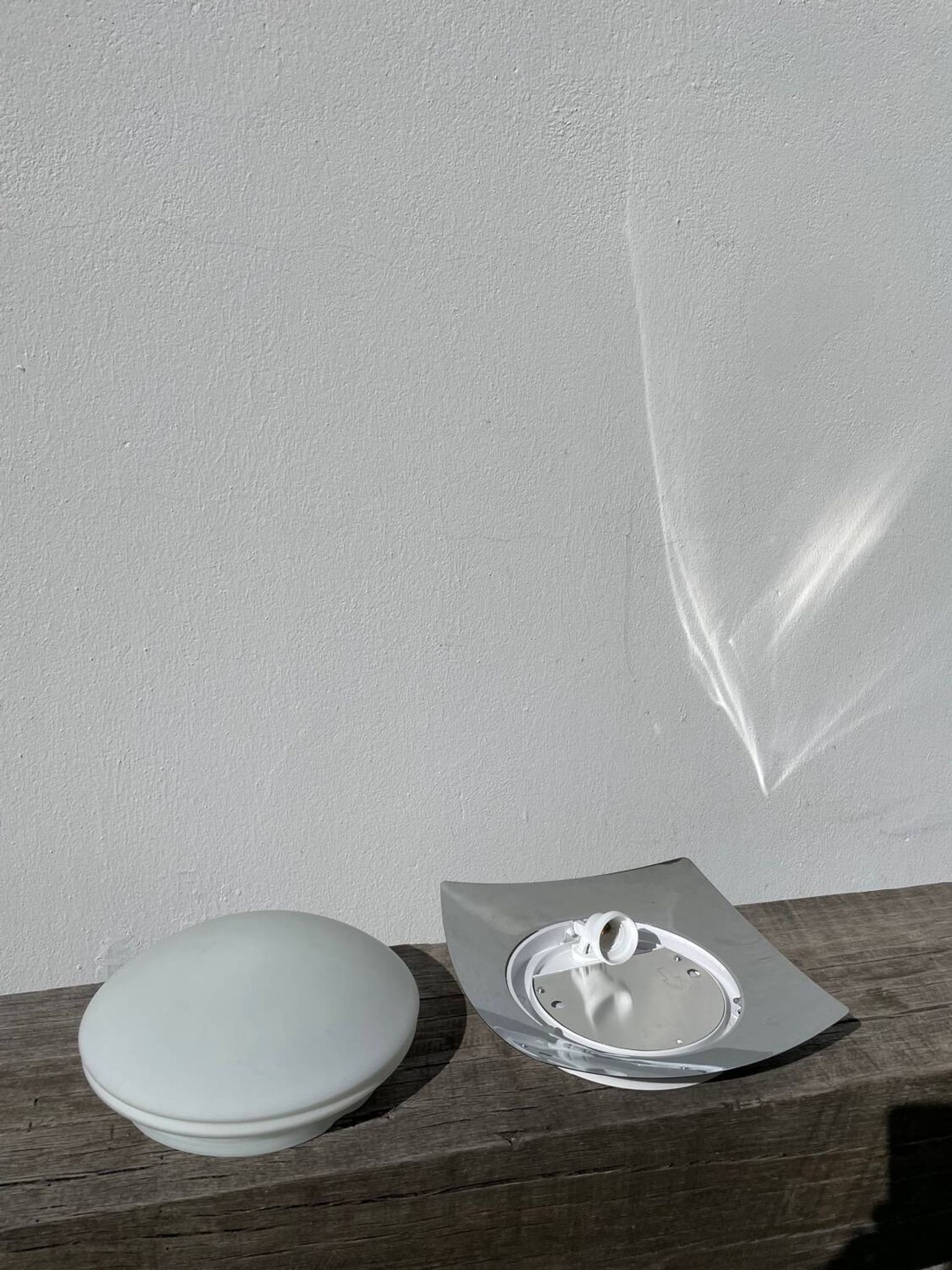 Applique plafonnier en verre blanc et inox