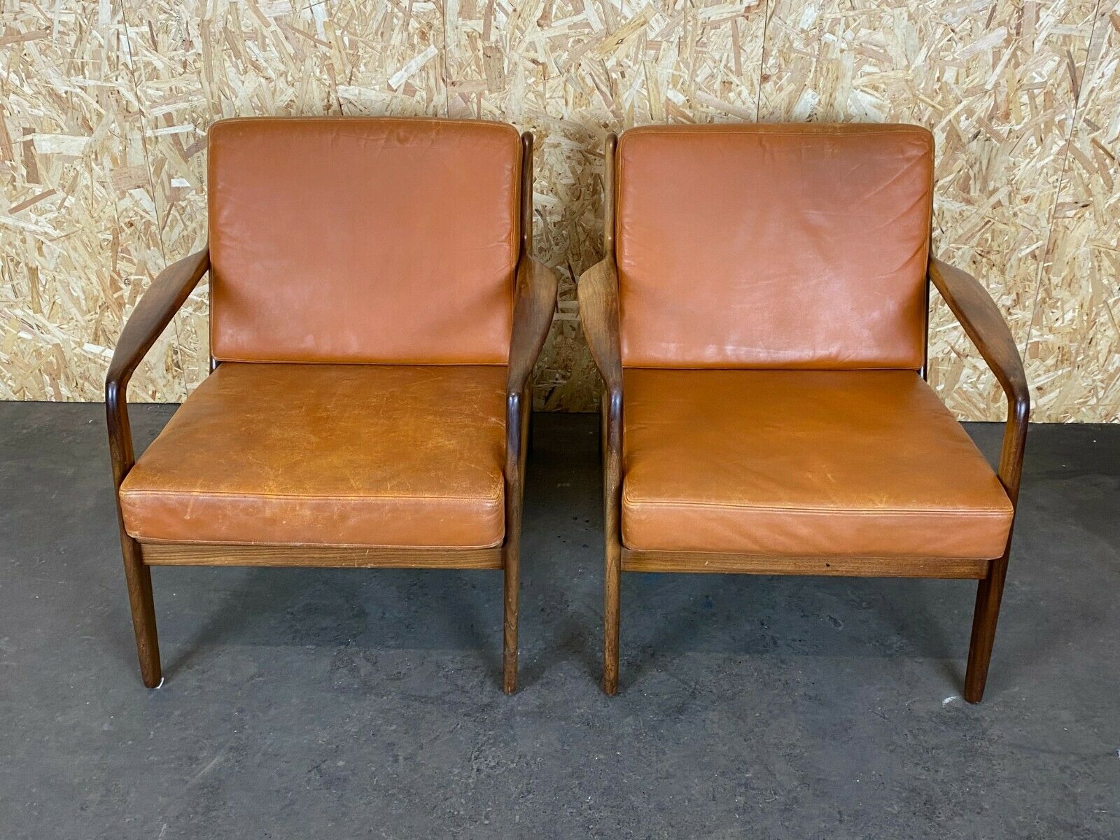 Paire de fauteuils 1970