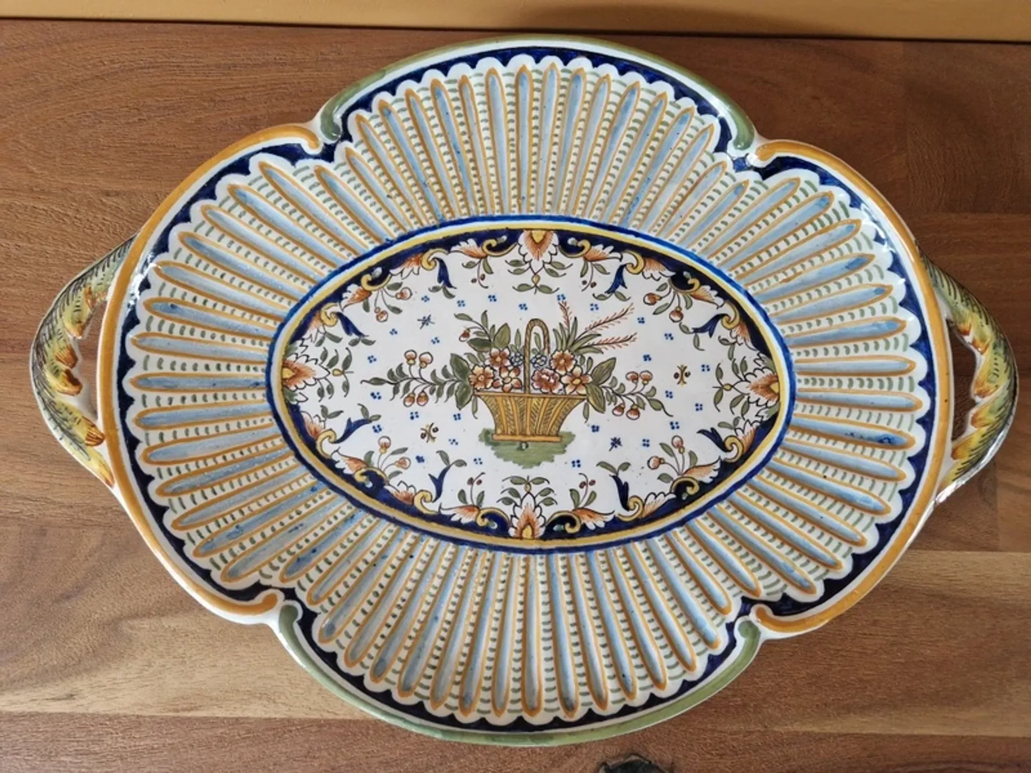 Important oval dish in faience from Boulogne-sur-Mer - Géo Martel