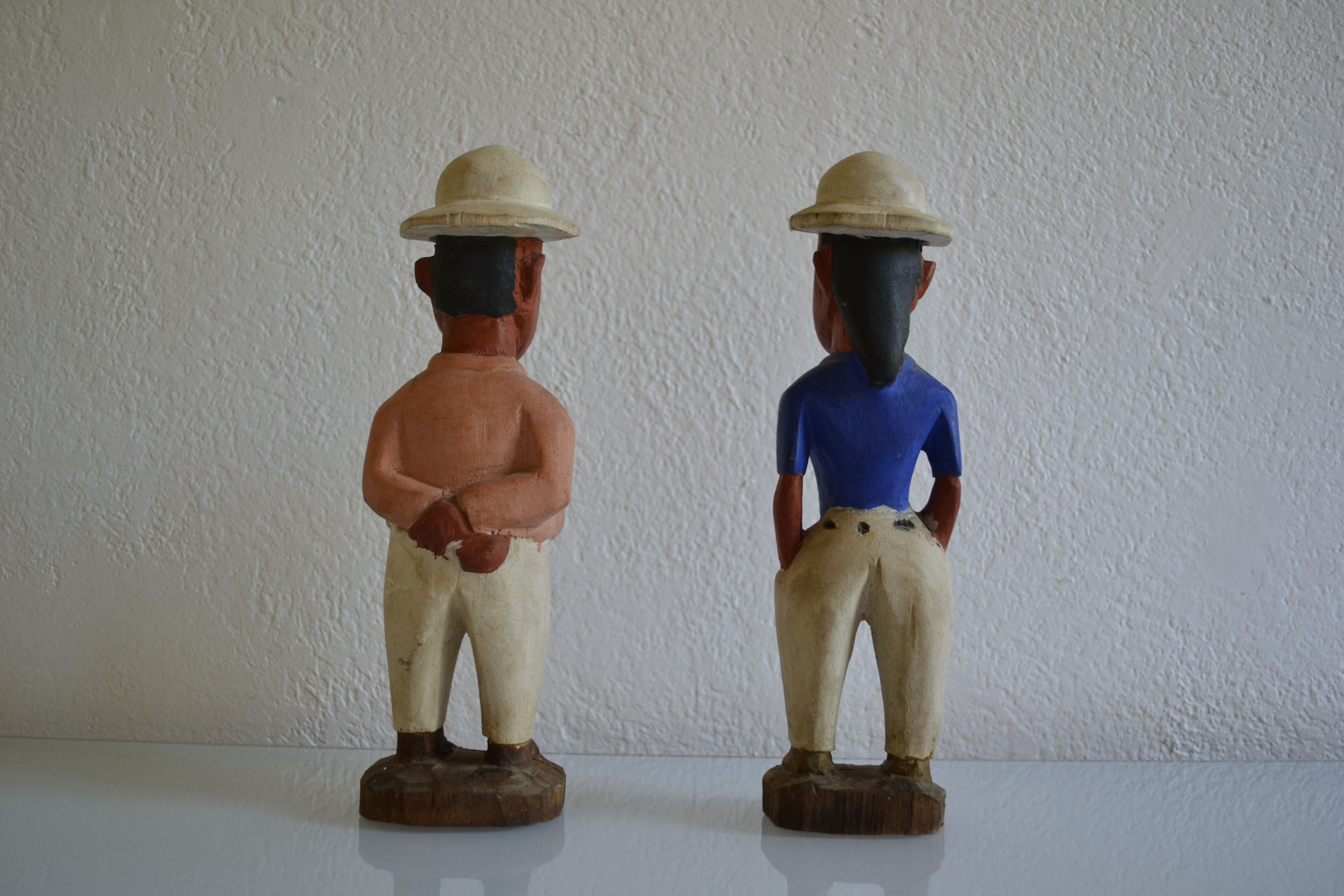 Couple of settlers African statuettes