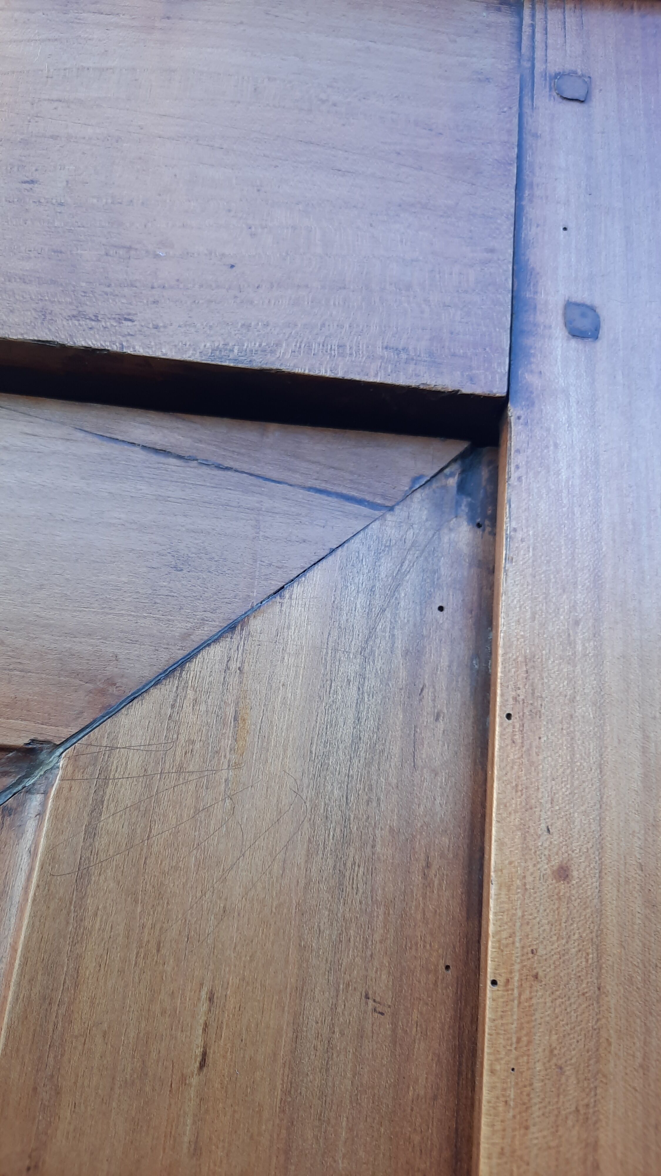 Louis Philippe dresser