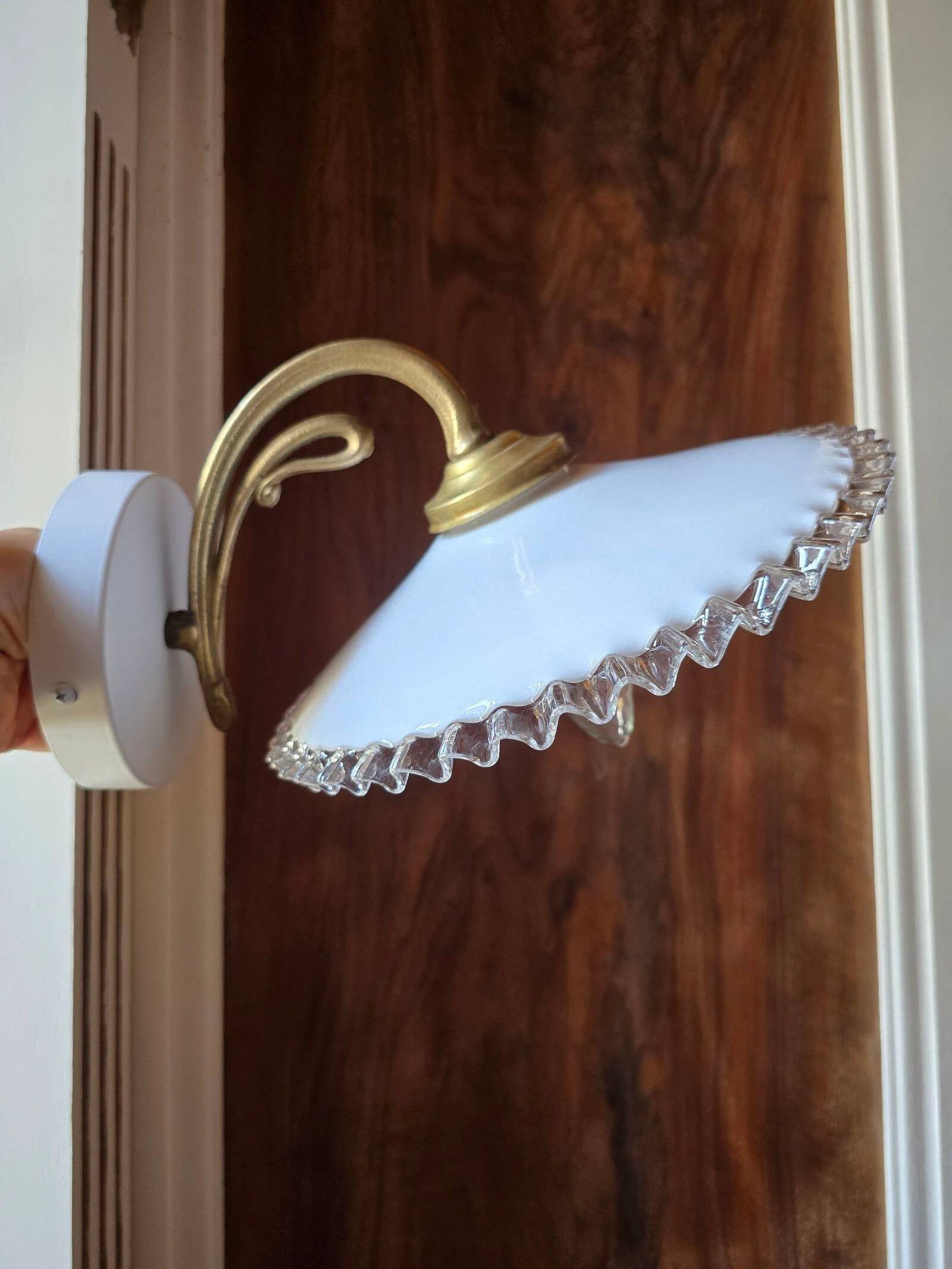 Pair of wall sconces in brass and wavy opaline glass
