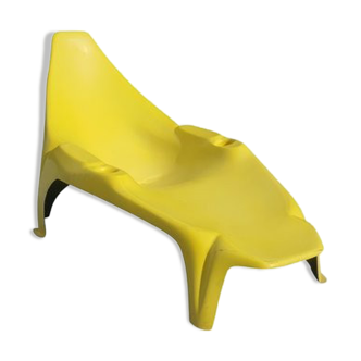 Chaise longue de piscine jaune moderne du milieu du siècle