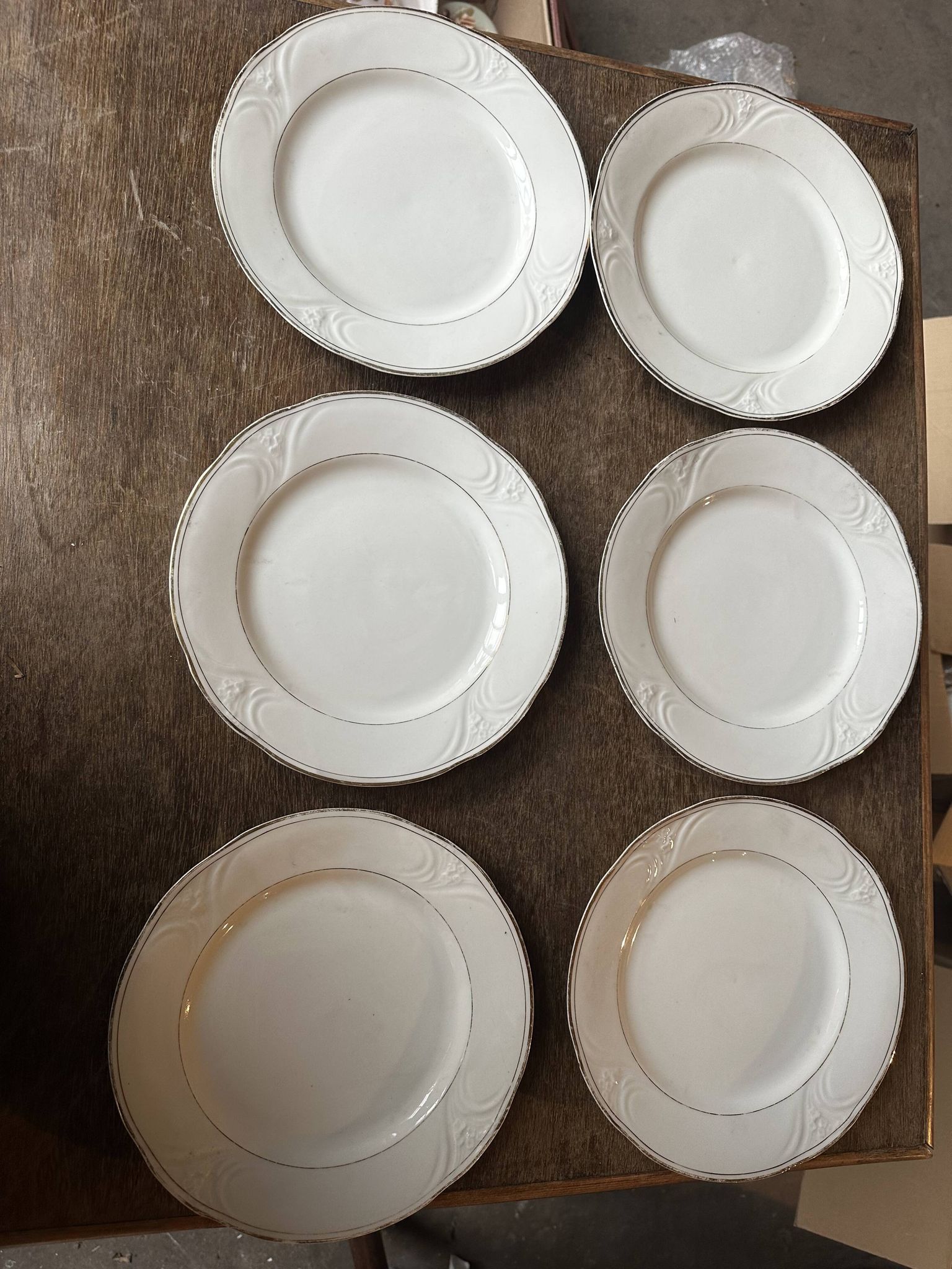 6 porcelain plates Art Nouveau period White and gold border - Diameter 23 cm