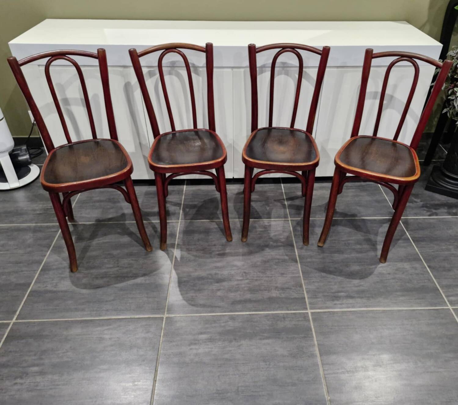 Suite de 4 chaises de bistrot Thonet, années 1930