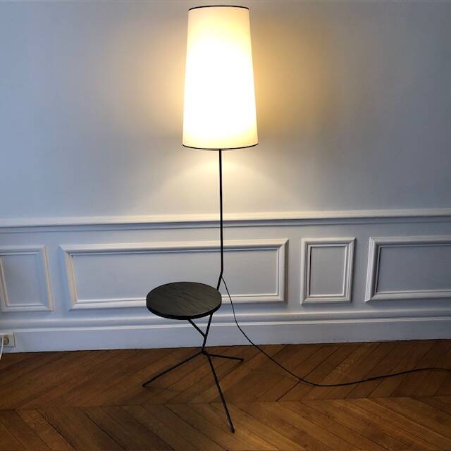 Tripod floor lamp with shelf