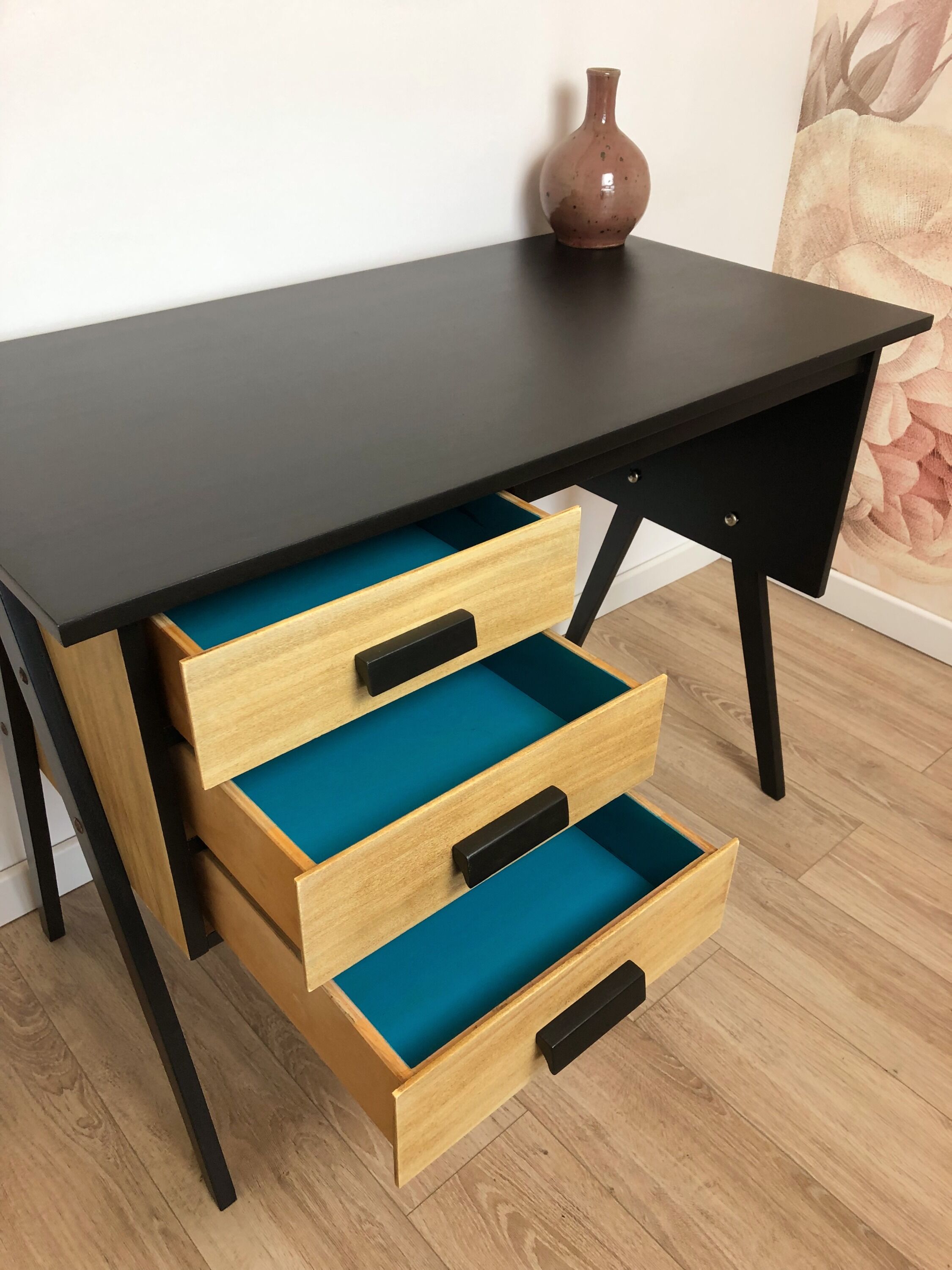 Bureau des années 50/60 aux pieds compas, revisité