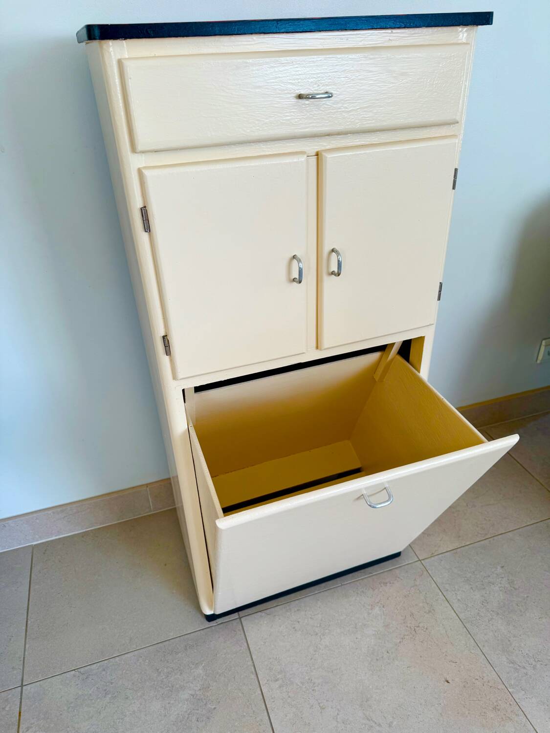 Vintage 60s furniture for kitchen or bathroom.