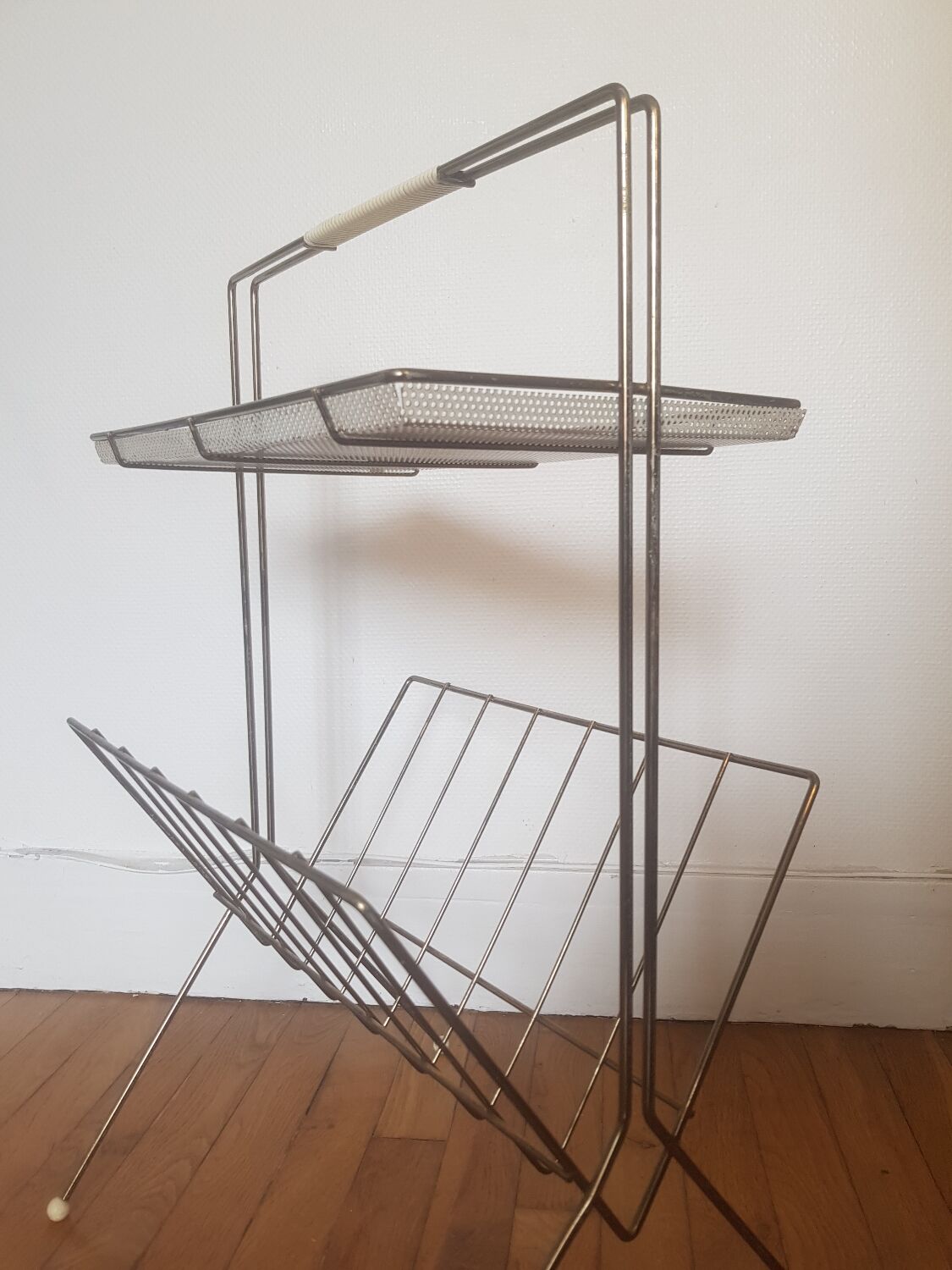 Magazine holder