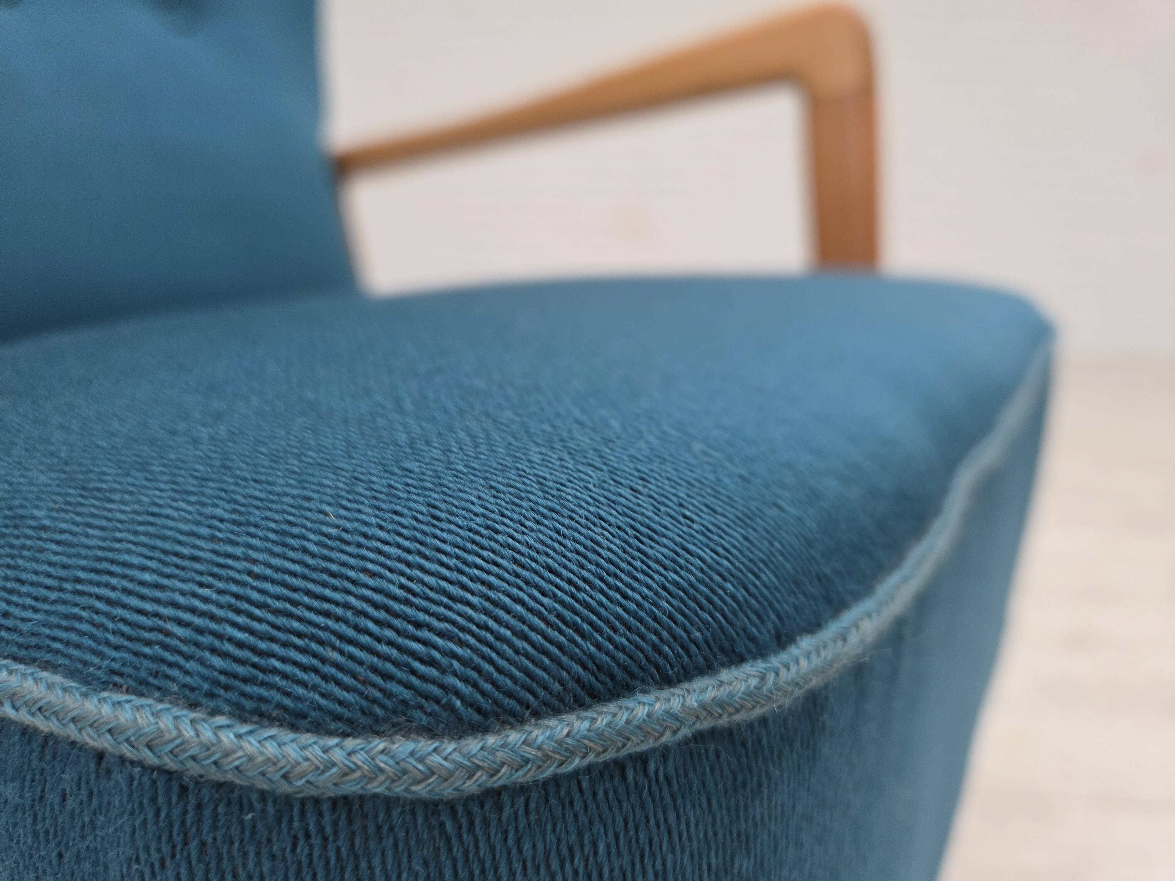 Fauteuil danois des années 1970 par Fritz Hansen, en laine de mobilier, bois de hêtre.