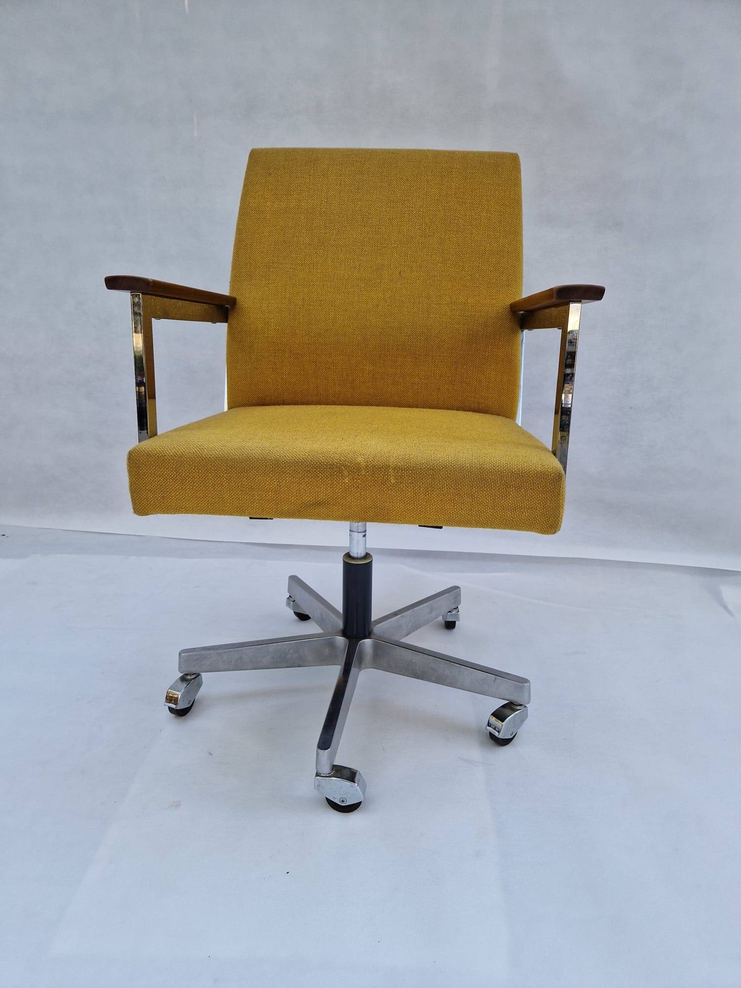 Doerner mid-century chrome steel swivel office chair