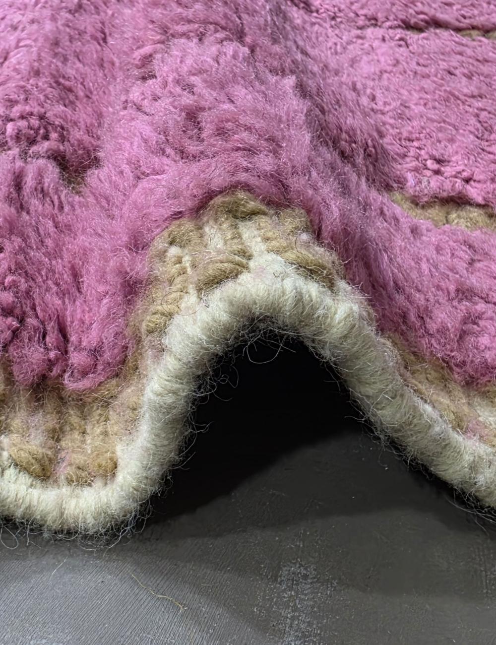 Contemporary Pink Rug - 250 x 200 cm