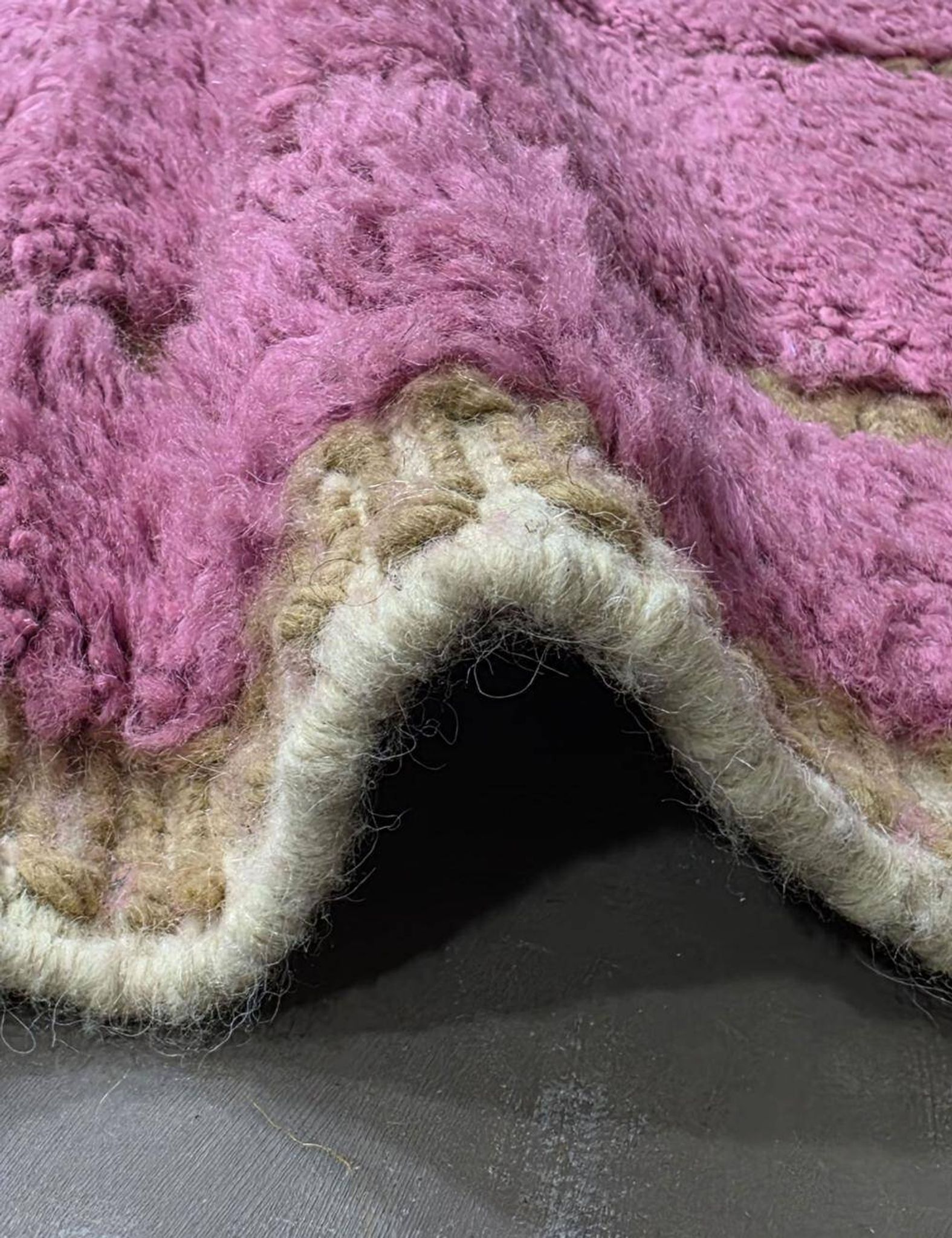 Contemporary Pink Rug - 250 x 200 cm