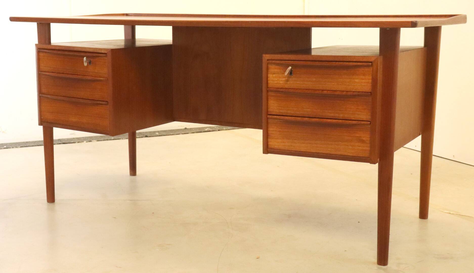 Peter Løvig Nielsen pour le bureau "Vemb" de Hedensted Møbelfabrik