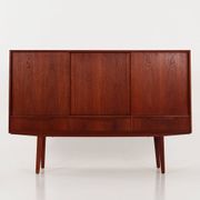 Buffet haut en teck, design danois, années 1960, designer : EW Bach