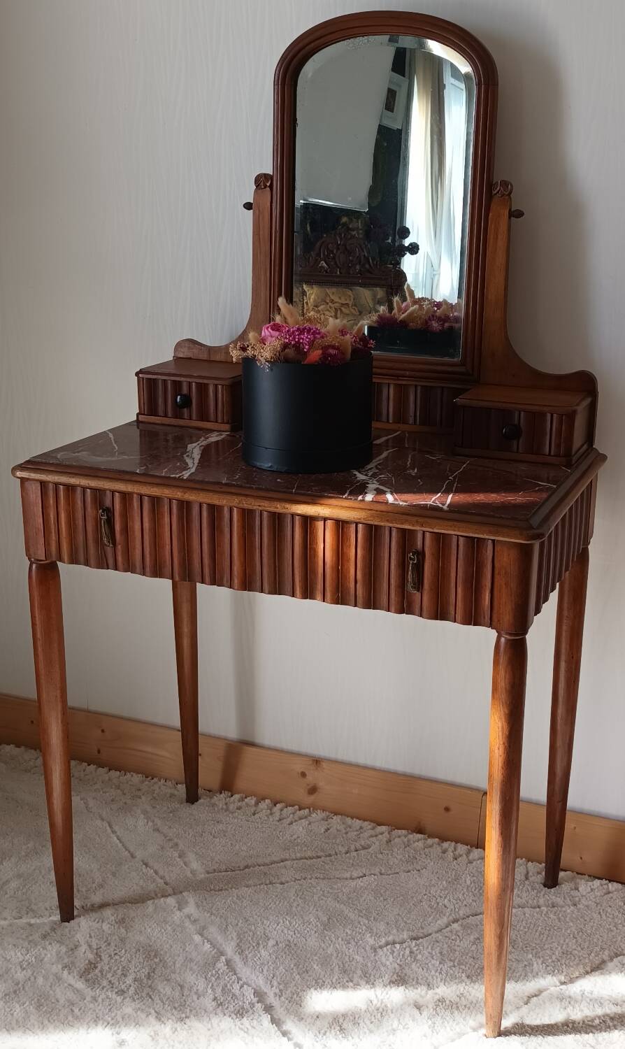 Retro cherry wood marble hairdresser