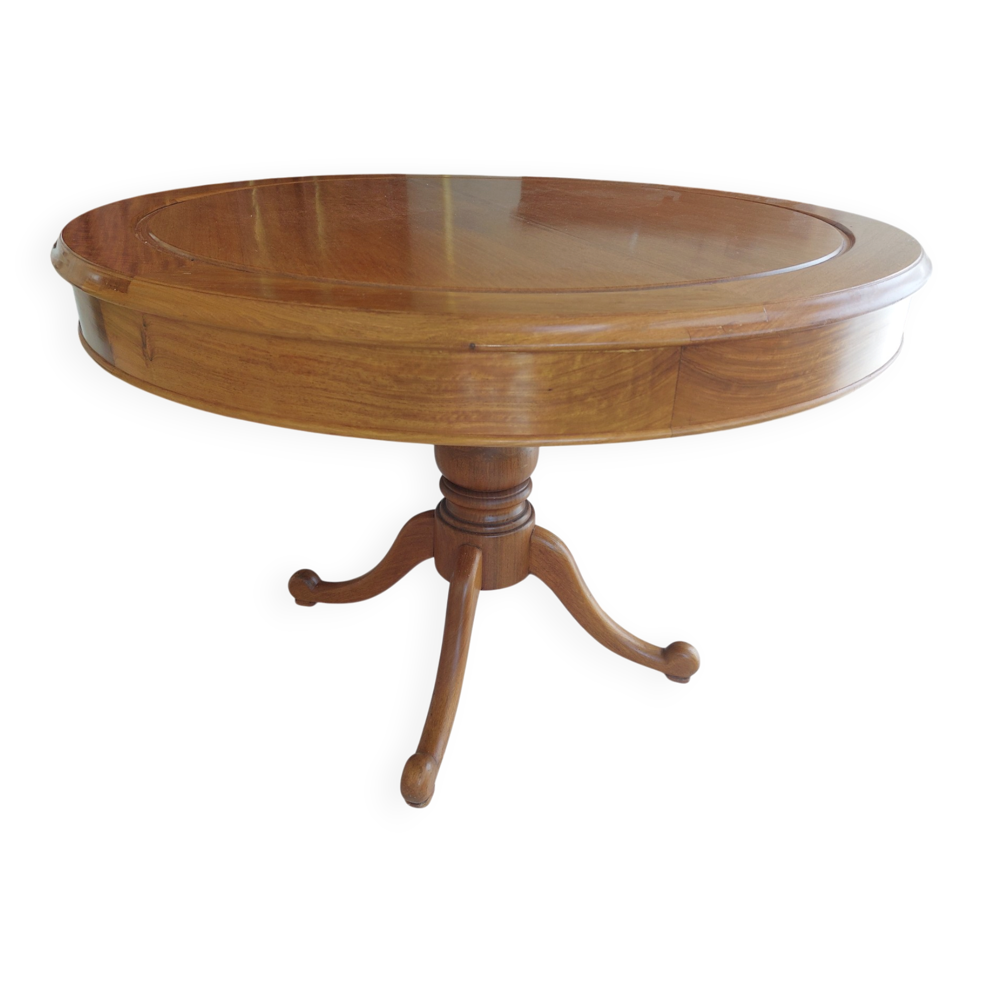 Round table in mahogany