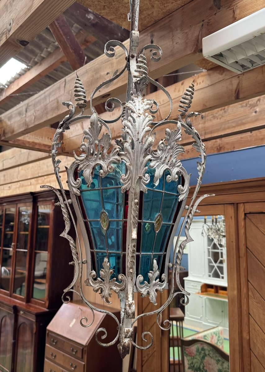Lanterne en fer forgé et vitraux début XXème