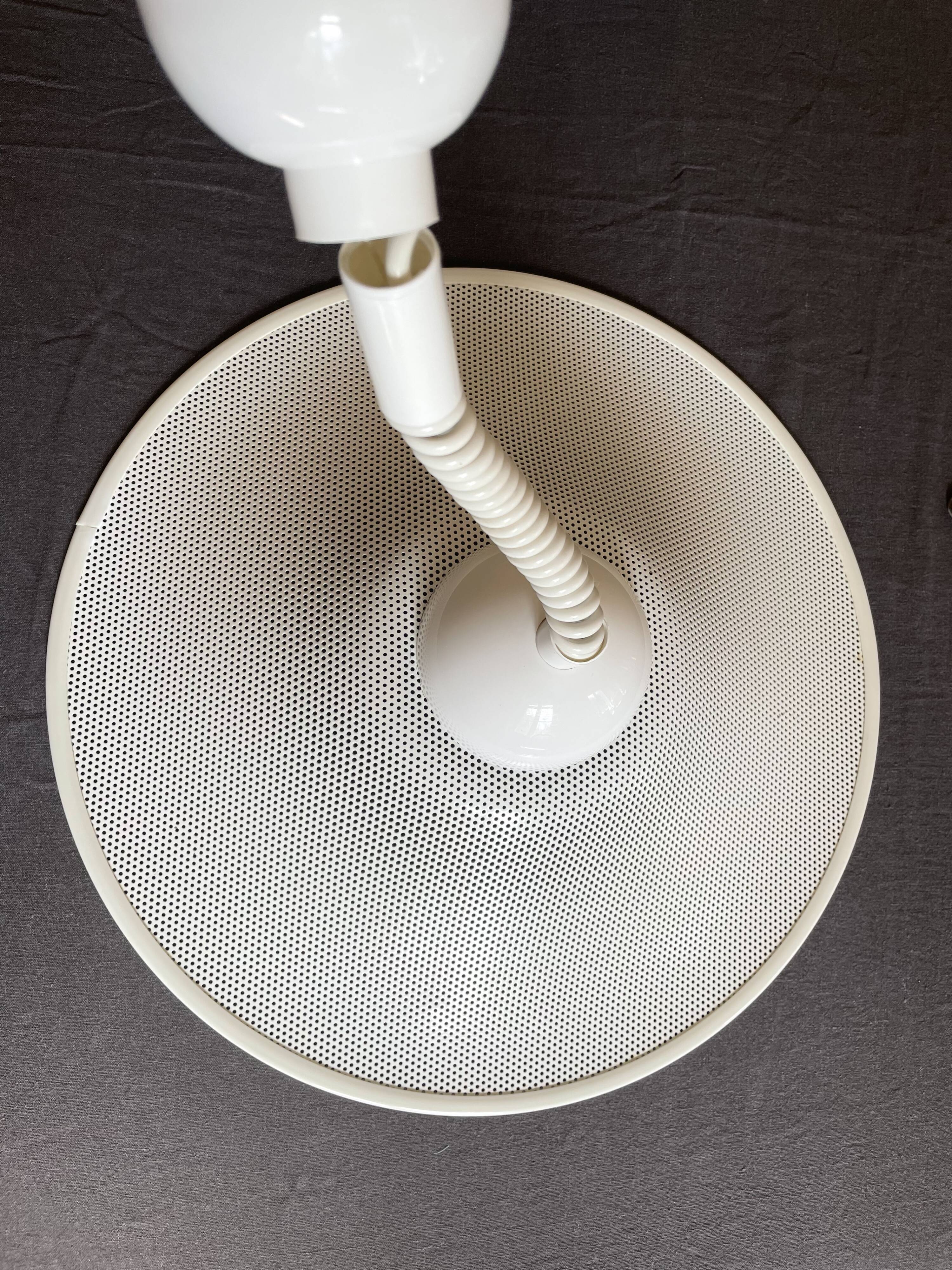 Suspension of the 80s in perforated white metal