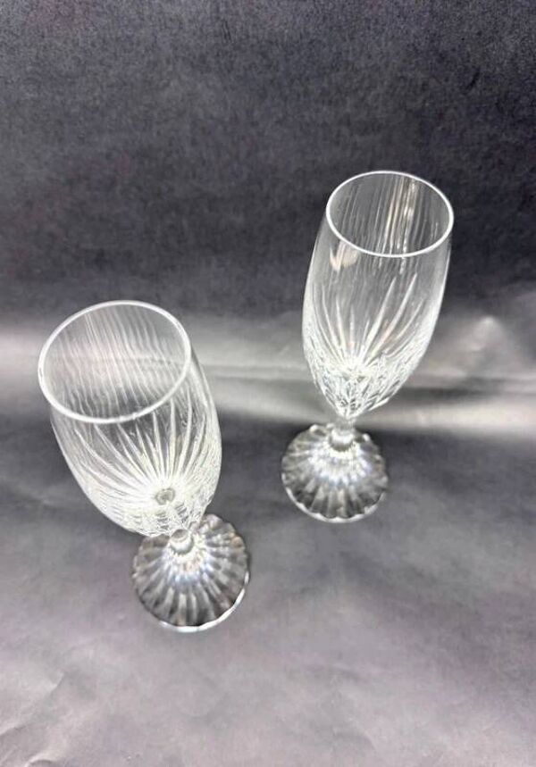 Suite de 2 flûtes à champagne Baccarat modèle Masséna