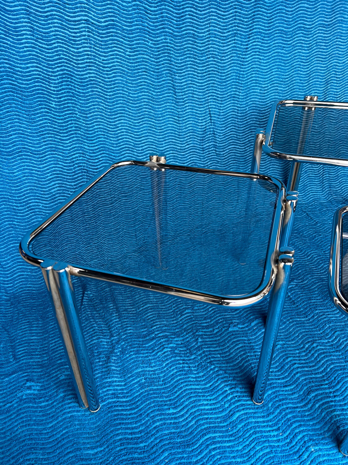 SET OF 3 NESTING TABLES WITH CHROME METAL DOUBLE BASE AND SMOKED GLASS