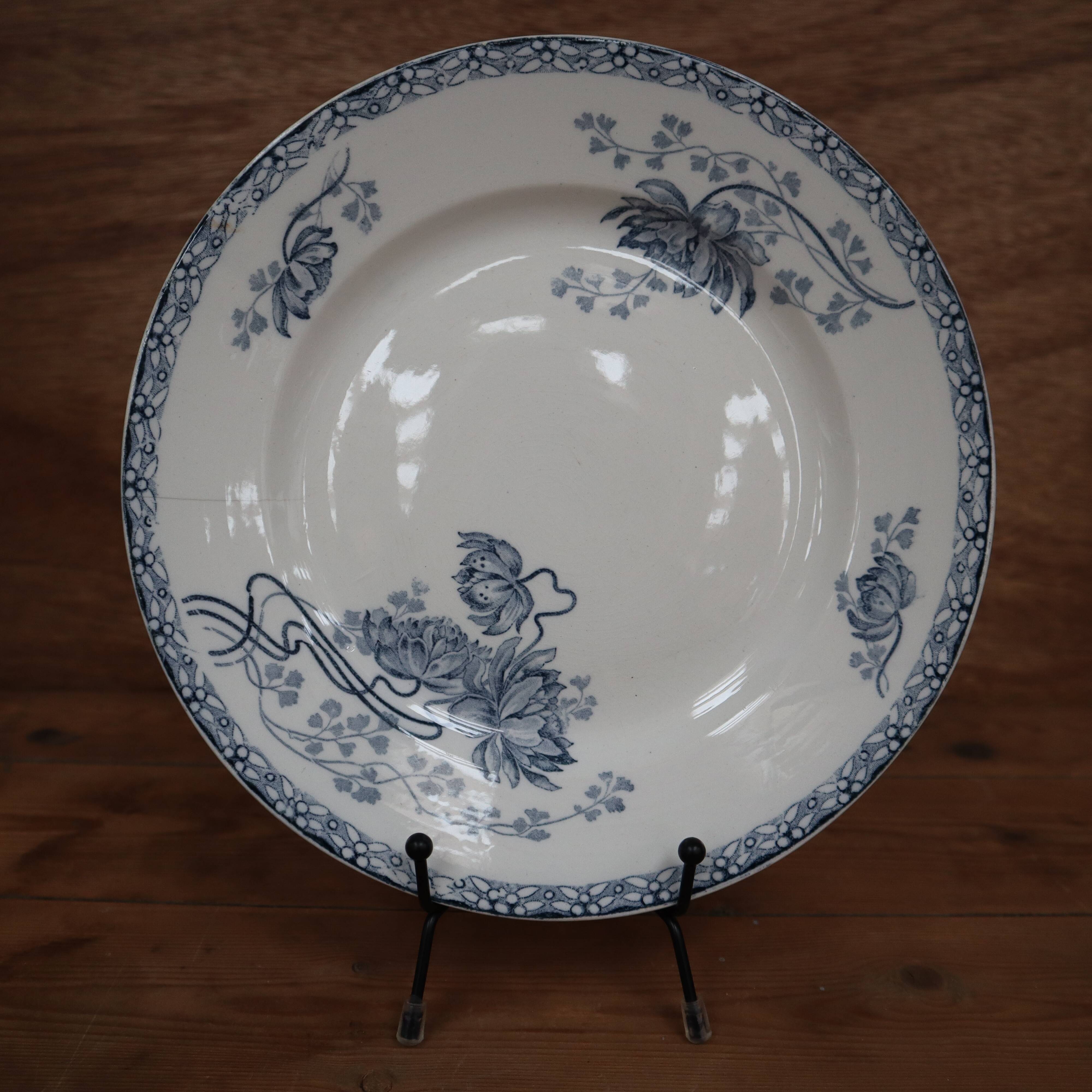 Assiette sur pied Royat Sarreguemines décor bleu