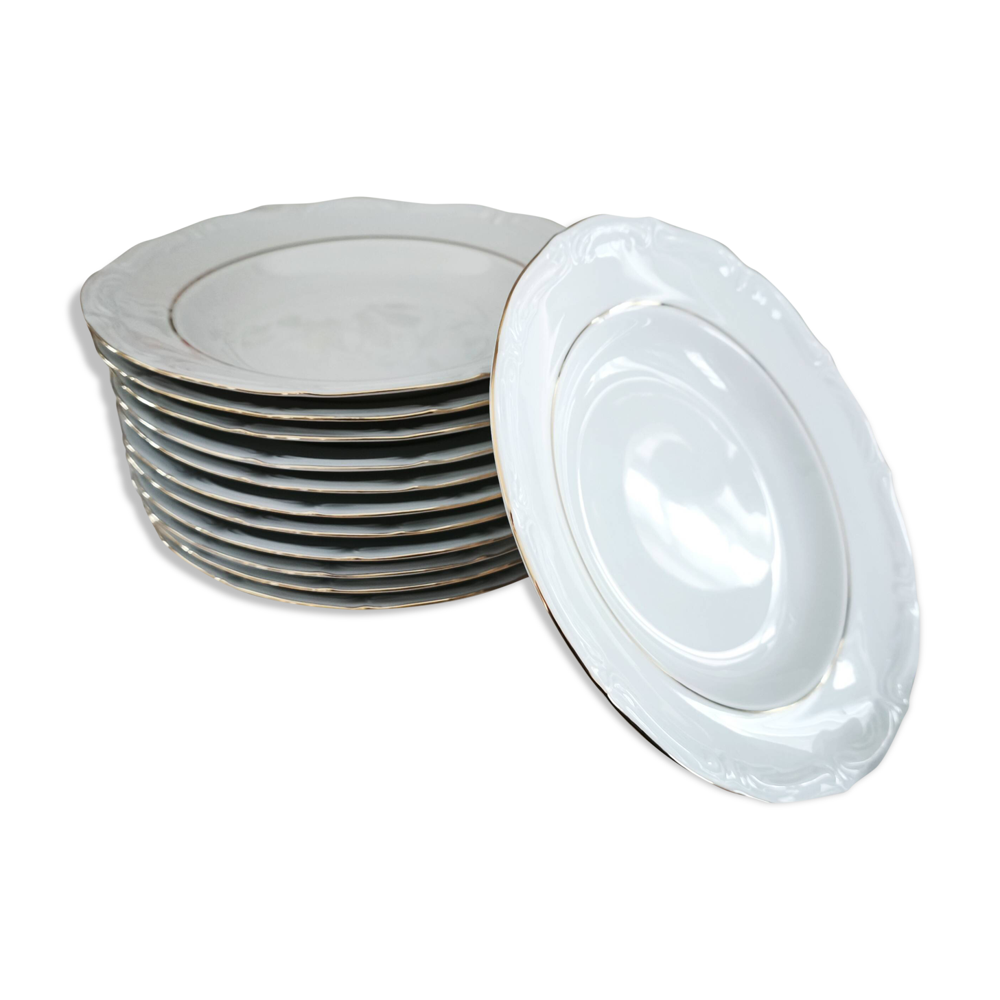 12 deep plates in porcelain with double gold trim.