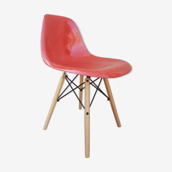 DSW chair by Charles and Ray Eames for Herman Miller