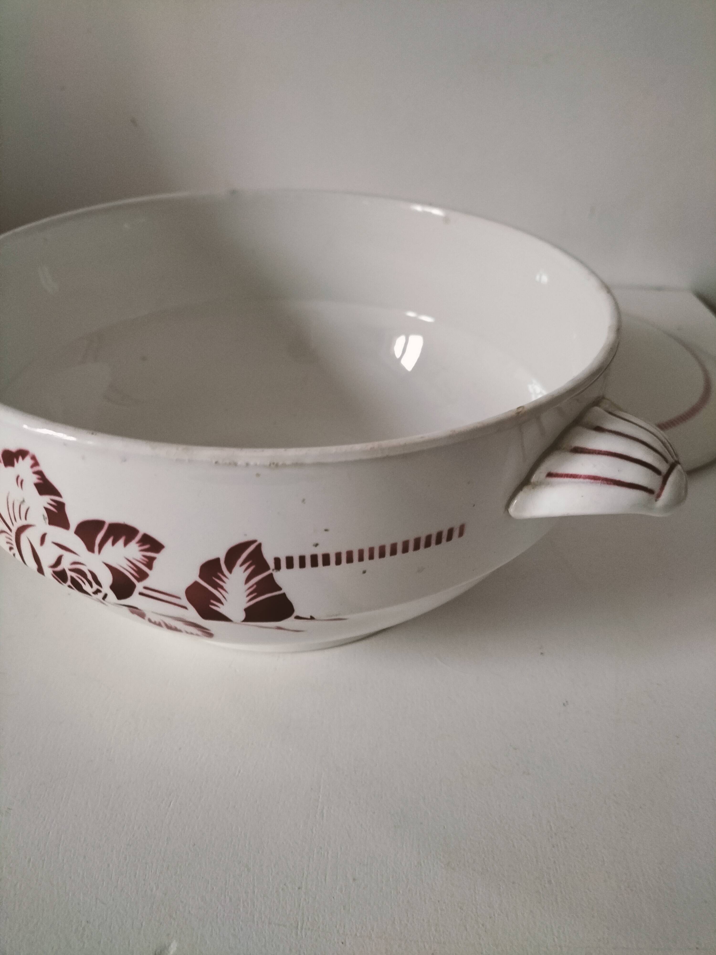 Digoin Sarreguemines Atlantic pattern tureen, deep red rose decoration