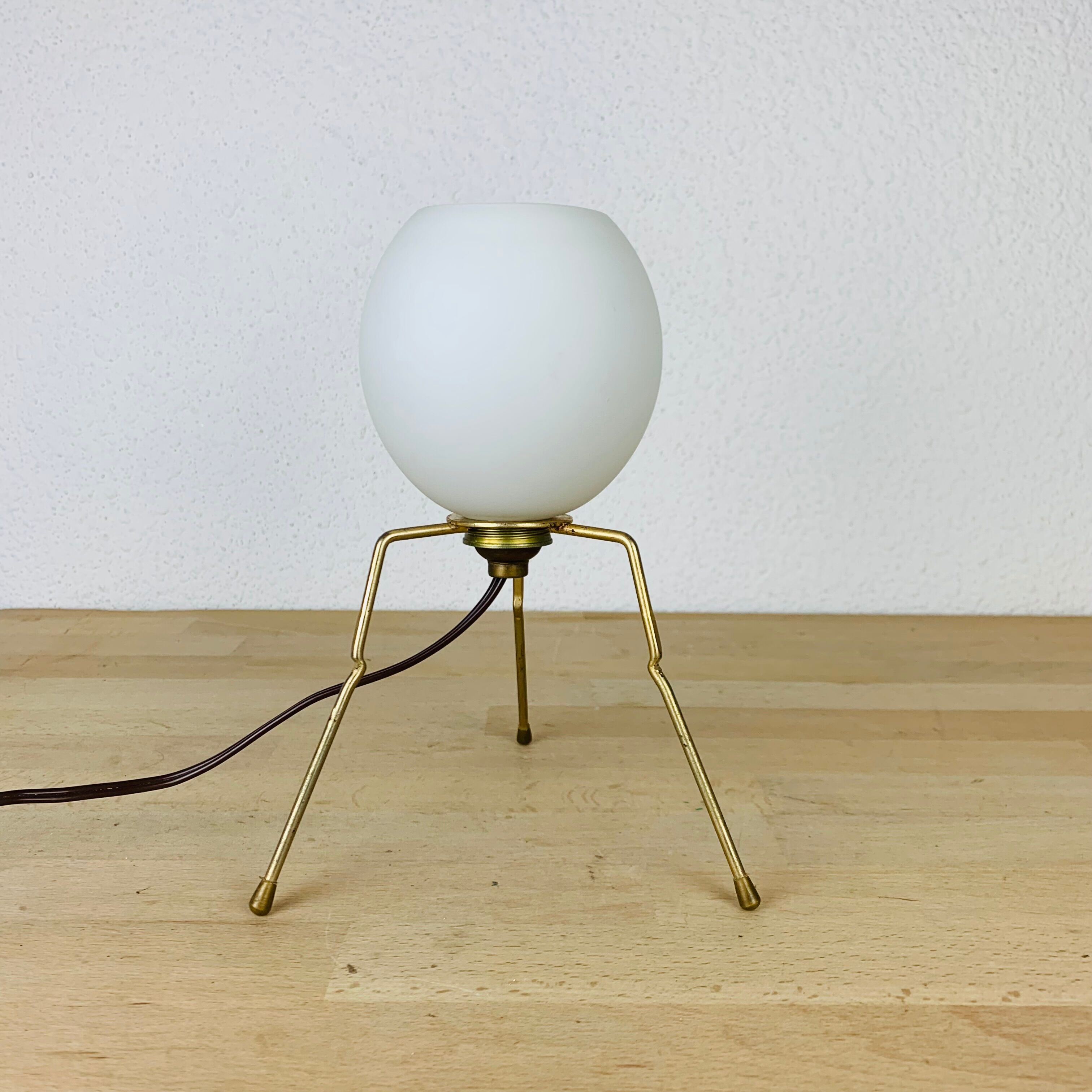 Lamp tripod brass 50s egg globe opaline