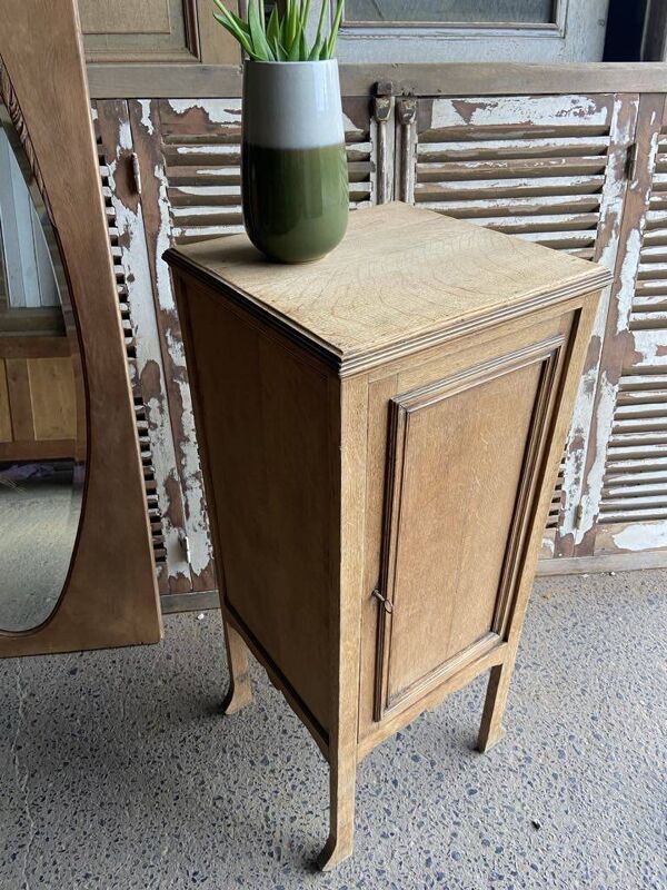 Meuble de rangement d'appoint en bois brut
