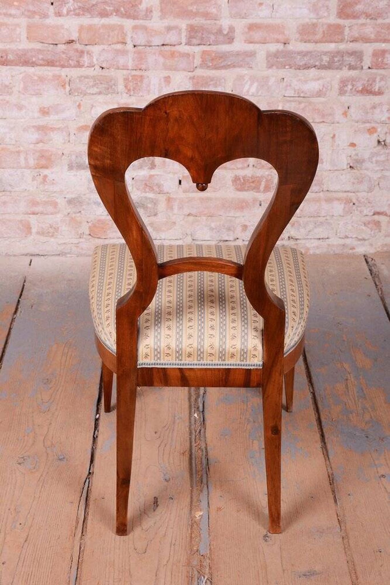 Chaises Biedermeier en noyer, Autriche, années 1830, ensemble de 8