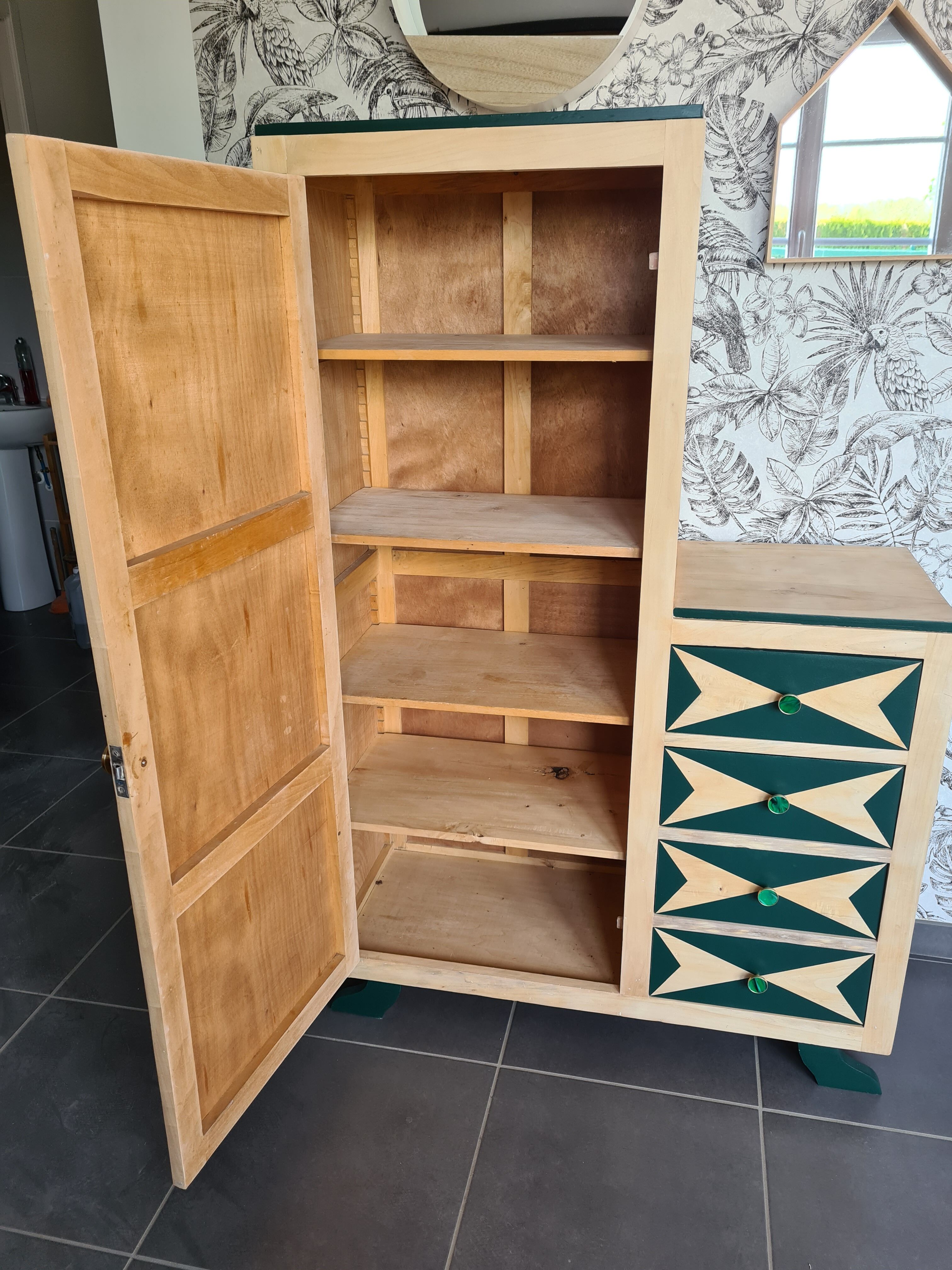 Asymmetrical cabinet