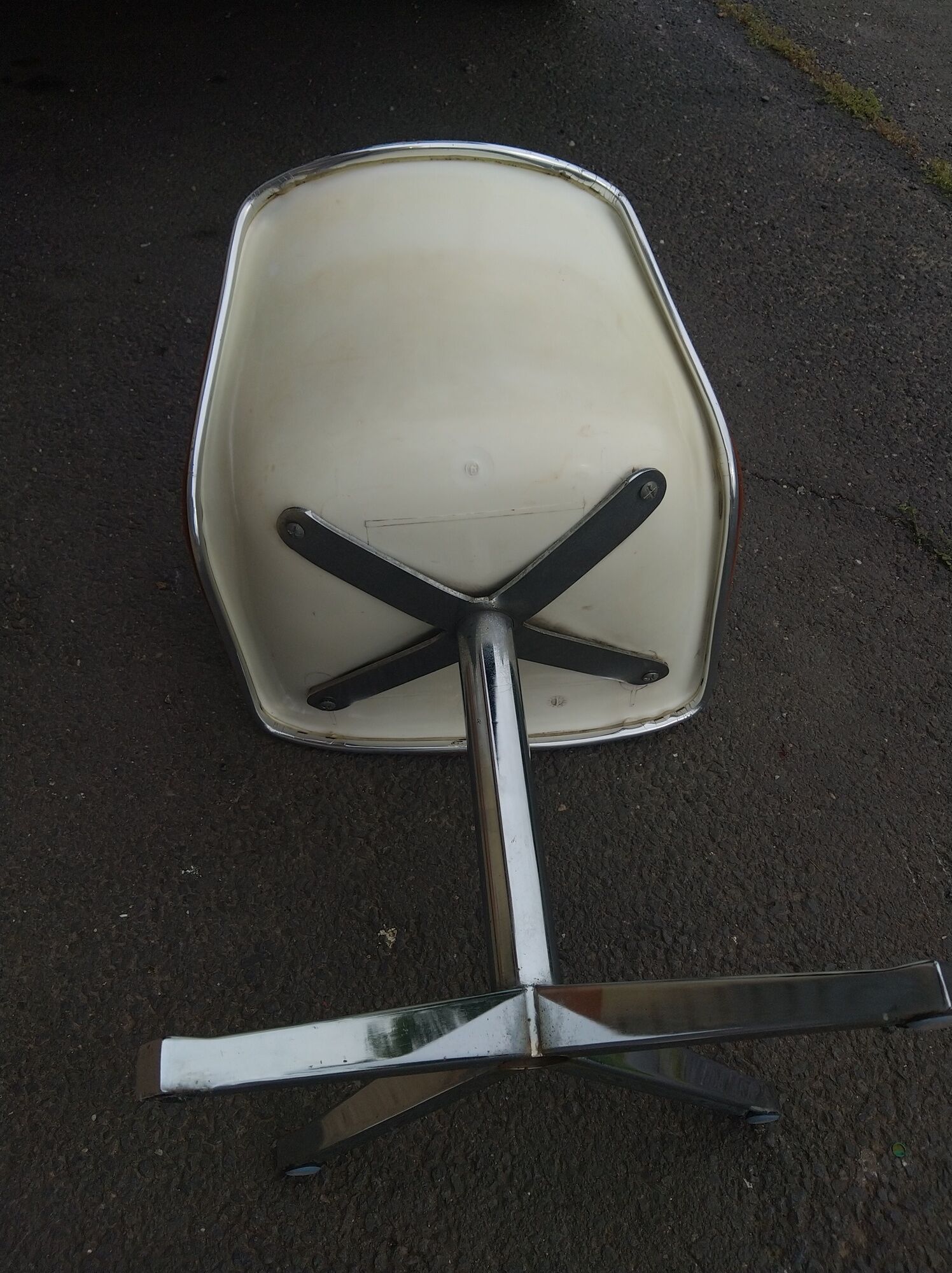Set of 2 monohull and rotating chairs by Schweitzer for Lafargue S.A dated january 19