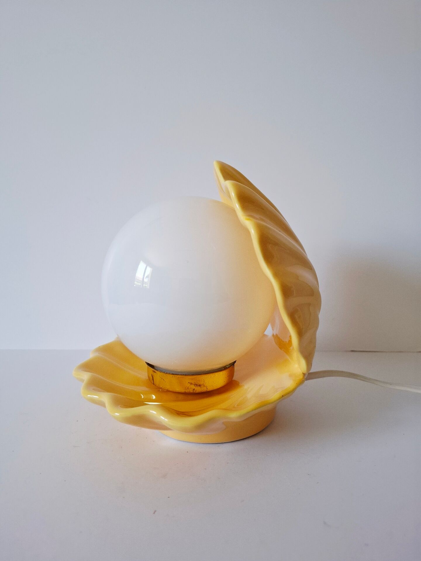 Vintage shell ceramic lamp