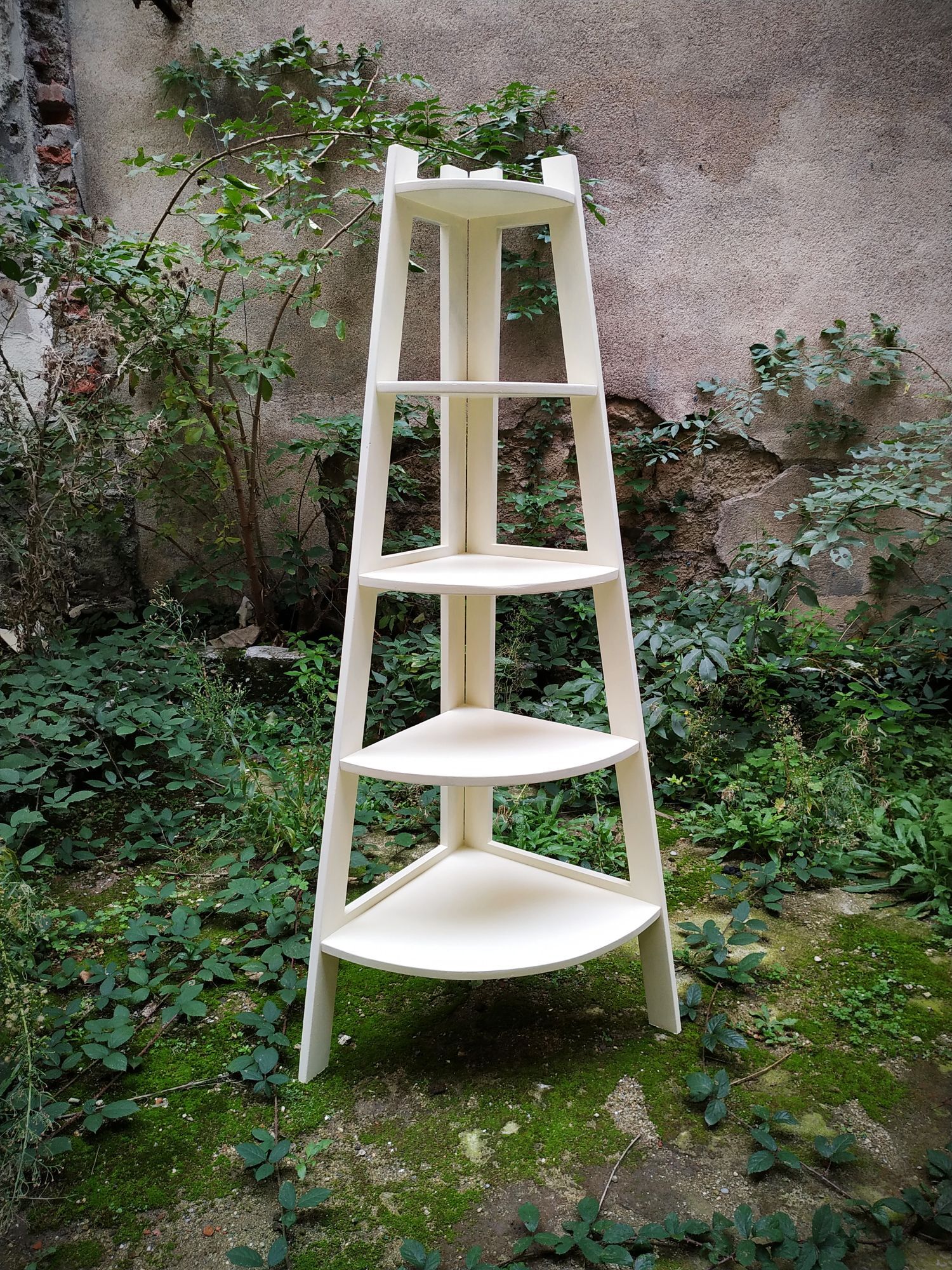 Vintage corner shelf