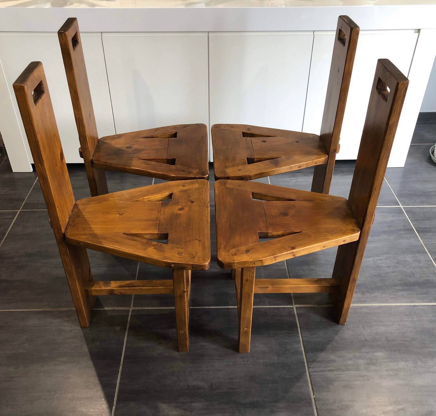 Suite of 4 brutalist-style tripod chairs