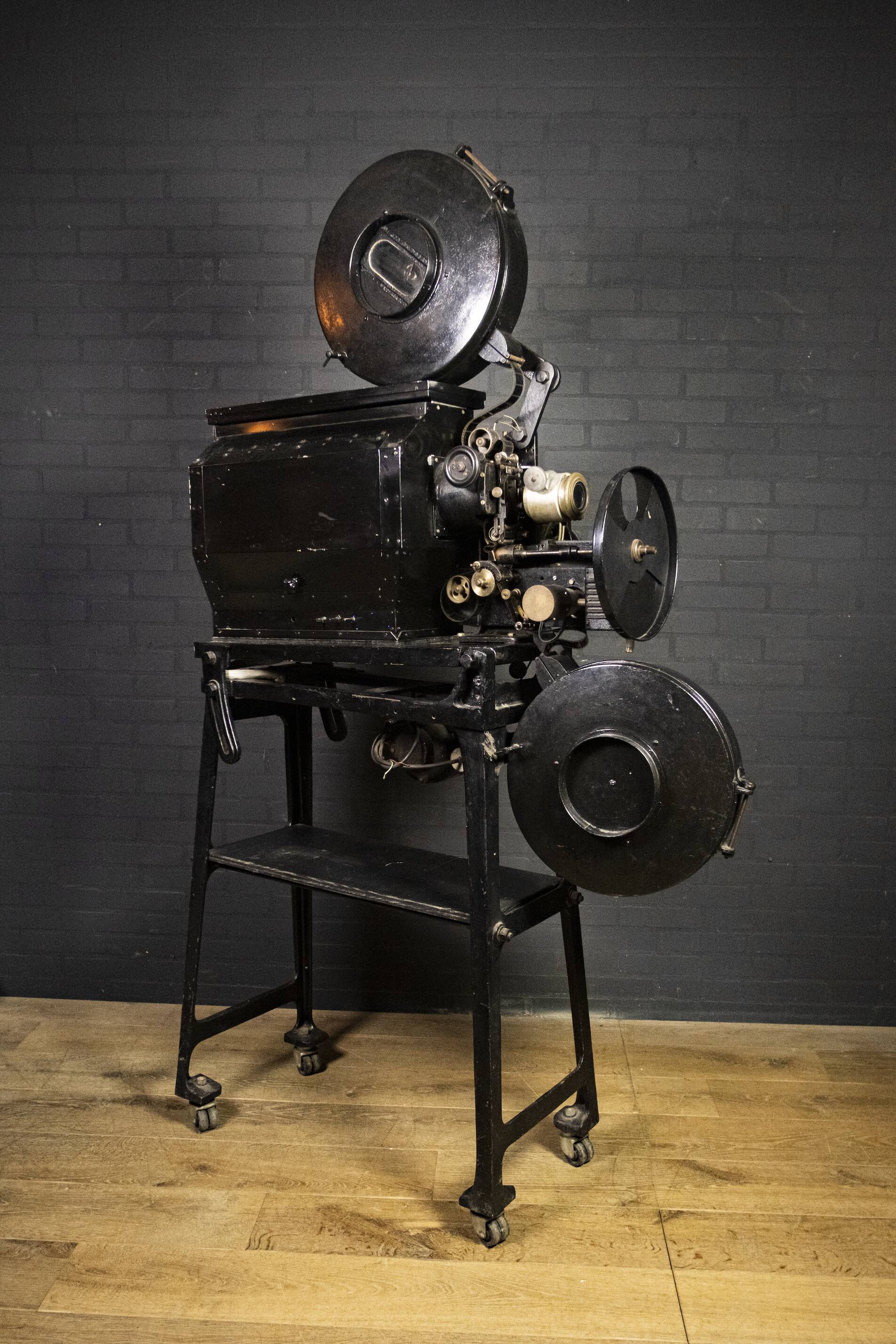 Antique cinema/theatre Film projector