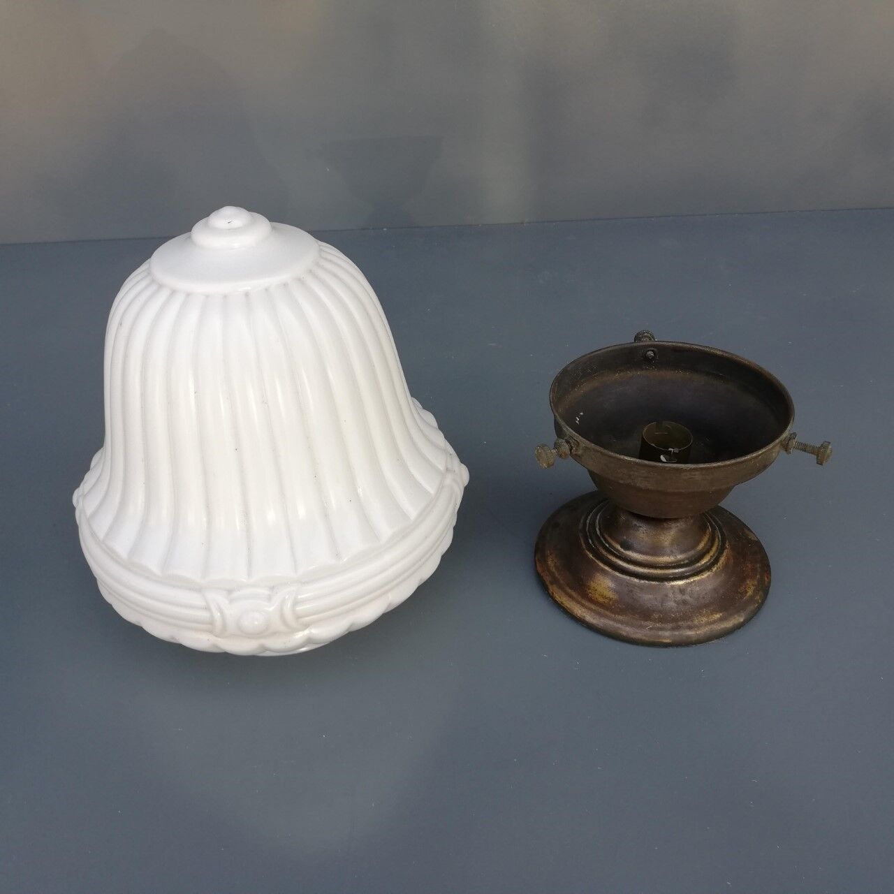 Old suspension of the early twentieth vintage