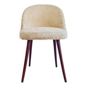 Chaise moumoute tonneau vintage pieds compas