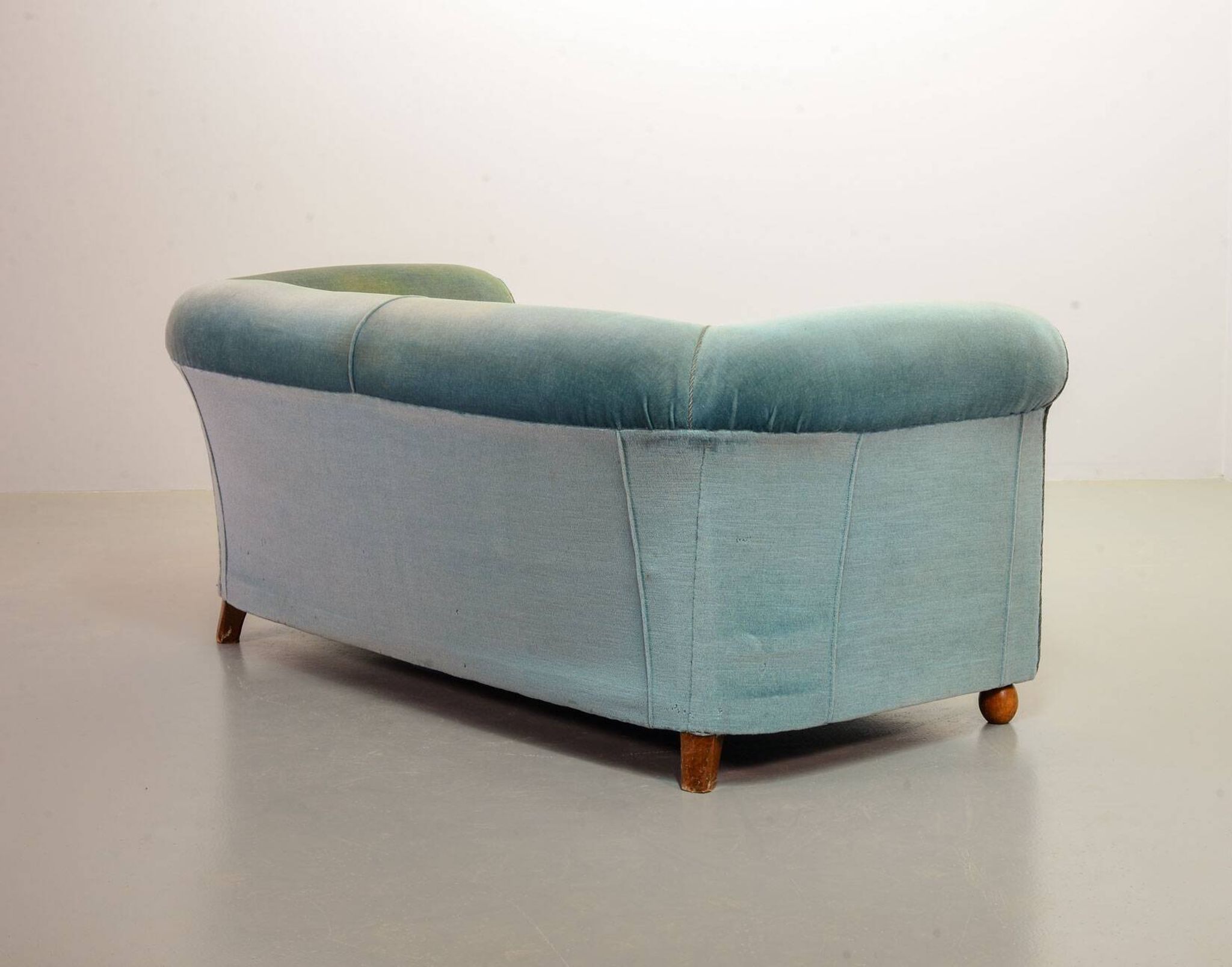 Chesterfield Duotone 2-Seat Sofa in Frosted Blue & Green Velvet 1950s