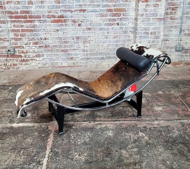 Cassina LC4 Le Corbusier Salon