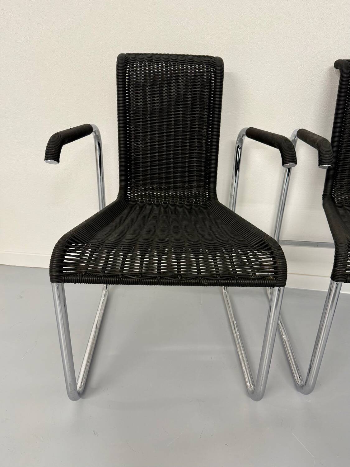 6 black tubular chairs design by Axel Bruchhäuser model D20 bauhaus