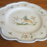Moustiers earthenware plate from the Atelier des Fontaines
