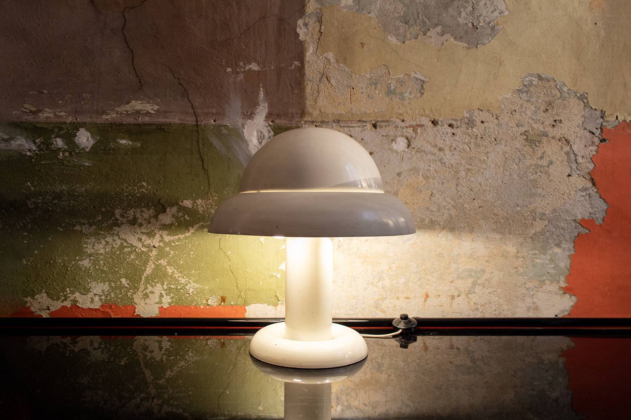 Lampe de table en métal laqué Space Age Anni '60